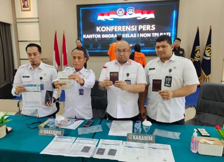 Hipnotis Warga Jepara, 3 WNA Iran Dideportasi