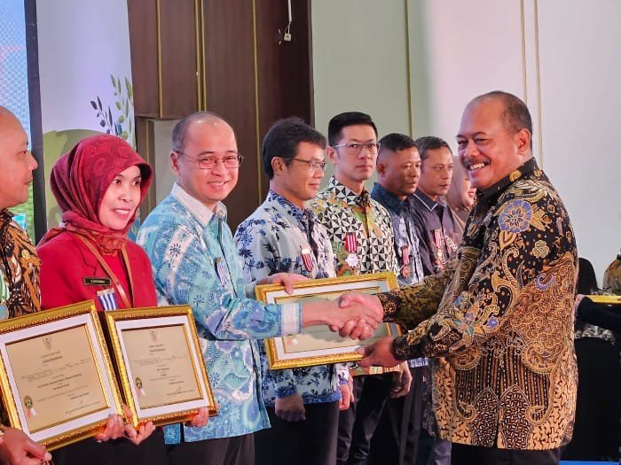 Sido Muncul Raih Penghargaan Gerakan Hemat Energi dan Air Kategori Industri