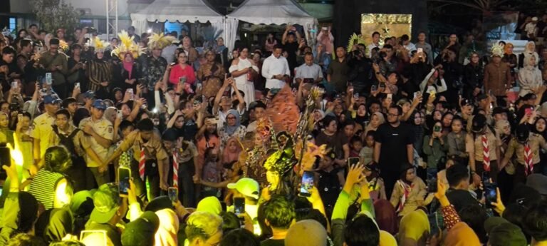Berlangsung Meriah, Semarang Night Carnival Hibur dan Pukau Masyarakat