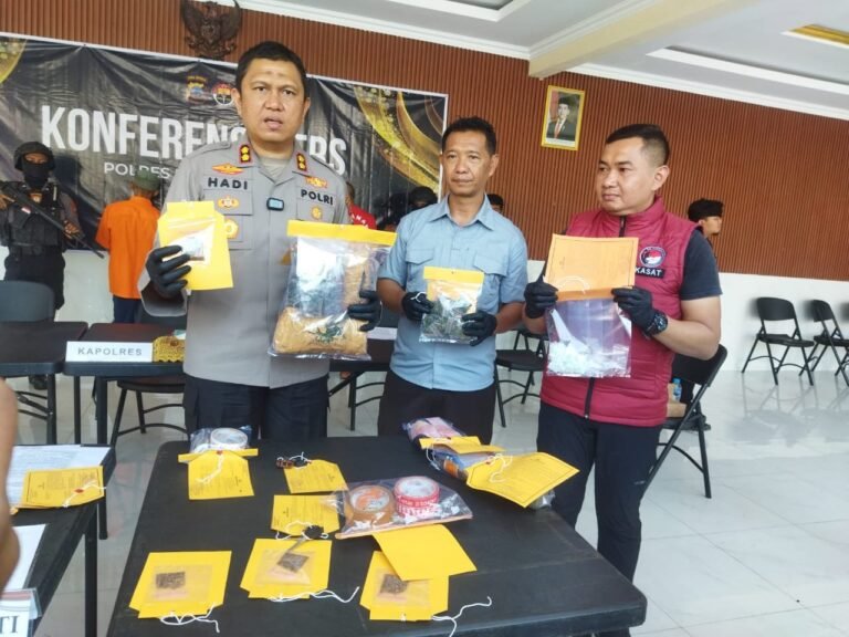 Polres Karanganyar Tangkap 3 Pengedar Narkoba