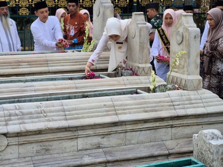 Peringatan Grebeg Besar, Bupati Eisti’anah Pimpin Ziarah di Makam Sultan Fatah dan Sunan Kalijaga