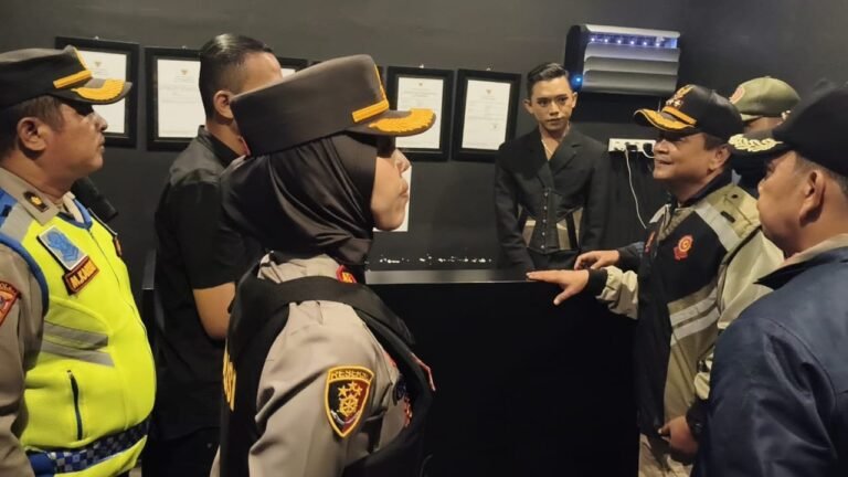 Tim Gabungan Temukan Miras Kadar 40 % di VIP Social Bar