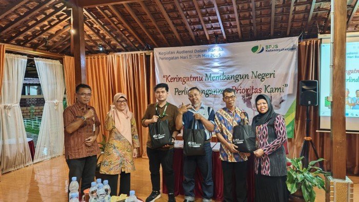 May Day 2025, BPJS Ketenagakerjaan Bagikan Paket Sembako ke Pekerja di Klaten