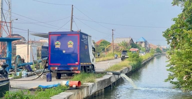 Pemprov Jateng Kerahkan Pompa Tangani Rob Sayung Demak 