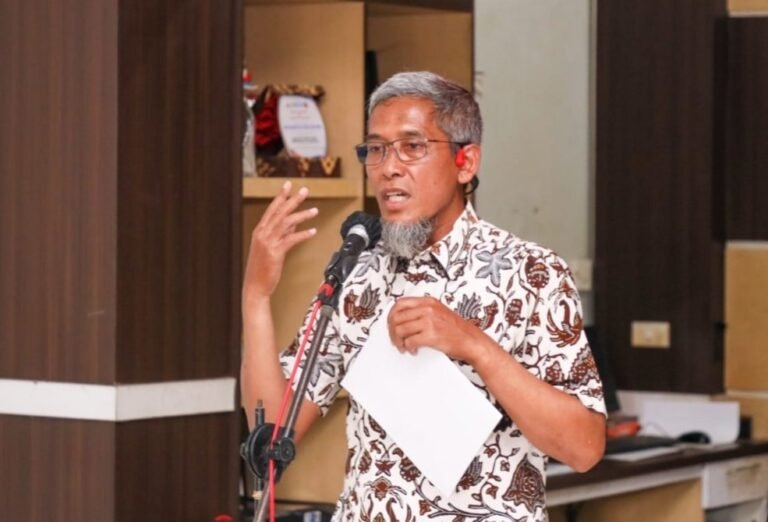 Ini Baru Bener, Agar Air Tak Masuk Jalan, depan Polytron yang Rob Parah Dipasang Barrier Beton 