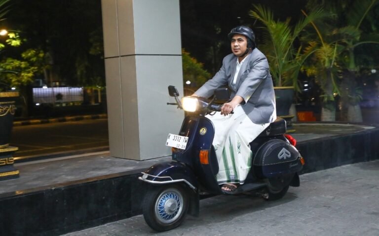 Hadir Naik Vespa, Gus Yasin Ajak Warga Jateng Minum Susu Saat Tahun Baru Islam