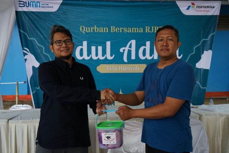 Pertamina Bagikan 12.000 Paket Daging Kurban