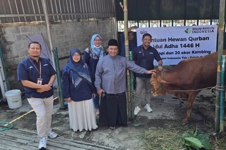 SIG Bagikan 237 Hewan Kurban di 20 Provinsi