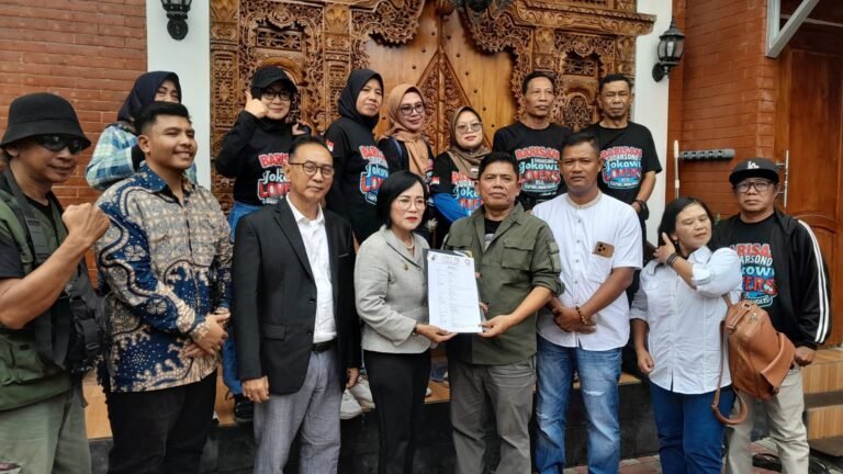 12 Saksi Jokowi Dari BSJA Berikan Kuasa Pendampingan Advokat Asri Purwanti Saat Pemeriksaan di Polresta Surakarta