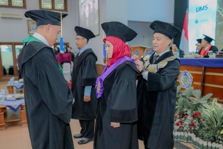 UMS Kukuhkan Dua Guru Besar Baru, Soroti Inovasi Beton Ramah Lingkungan dan Isu Kesehatan Mental
