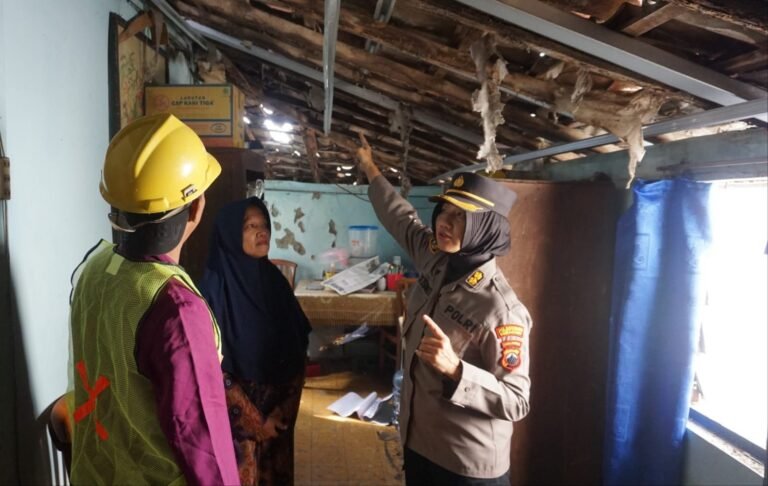 Polrestabes Semarang Laksanakan Bakti Sosial Bedah Rumah di Tiga Lokasi