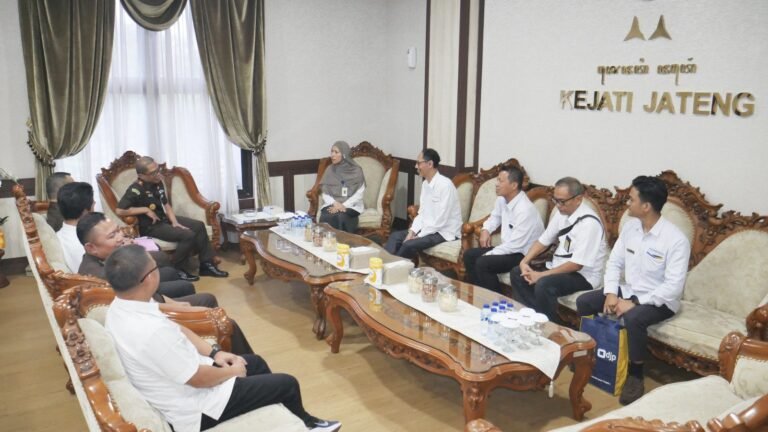 Perkuat Sinergi, Kakanwil DJP di Jateng Sambangi Kajati