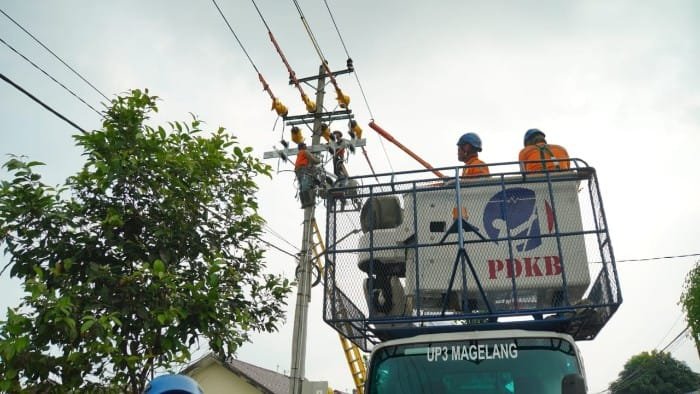 Pastikan Keandalan Listrik Untuk Rakyat, PLN UP3 Magelang Lakukan Pemeliharaan Rutin