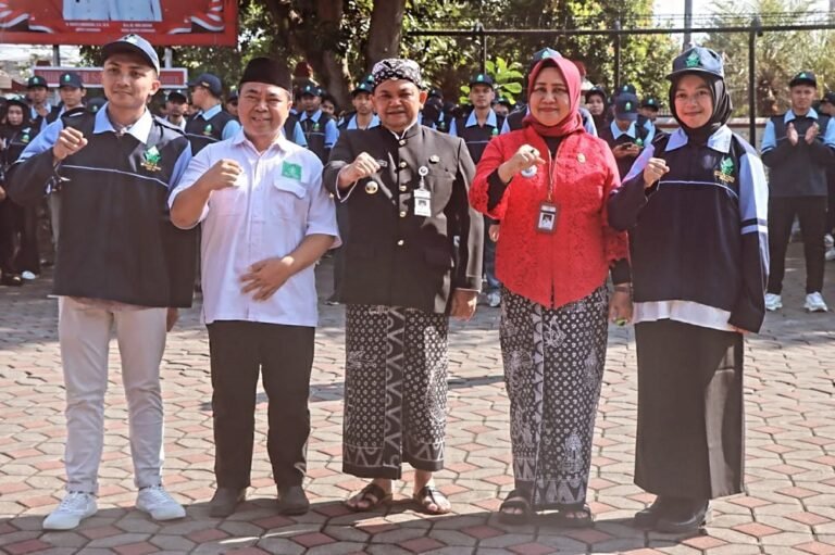 Sambut Mahasiswa KKN UIN Walisongo, Bupati Tekankan Atasi Stunting dan Anak Putus Sekolah