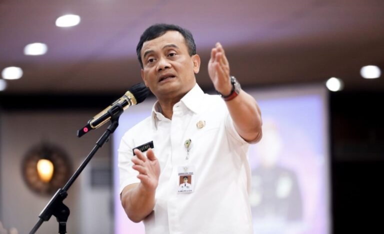 Titip Kawal Giant Sea Wall, Gubernur: Masyarakat Kami Teriak dan Nangis