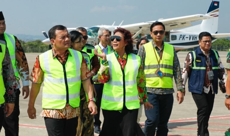 Pascapenerbangan Perdana Semarang-Karimunjawa, Ahmad Luthfi Buka Peluang Penerbangan Perintis di Beberapa Wilayah Jateng