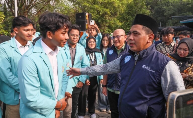 Wagub Jateng Lepas 3.800 Mahasiswa KKN Tematik UNS, Disebar ke Seluruh Jawa Tengah