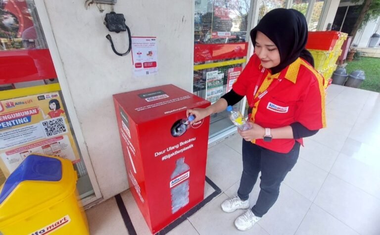 Alfamart Gandeng Rebricks Hadirkan Dropbox Botol Plastik di Semarang, Dorong Ekonomi Sirkular