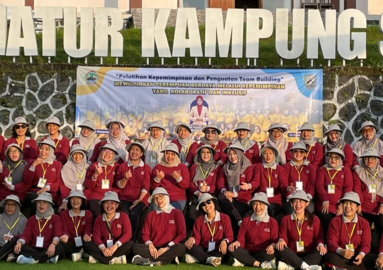 Wujudkan Perempuan Berdaya, BKOW Jawa Tengah Gembleng Anggota Pelatihan Kepemimpinan dan Team Building di Kampung Surga  