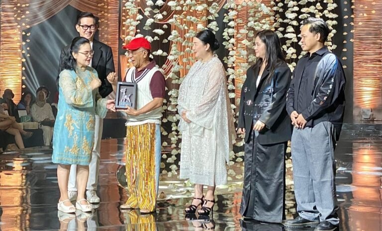 Samuel JD Wattimena Pamerkan Delapan Karya Bertema “Hoax & Seven Sins”