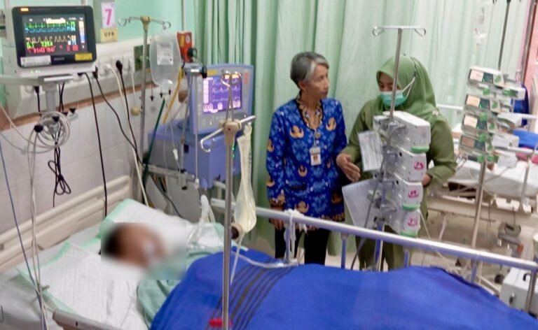 Gubernur Ahmad Luthfi Pantau Anak Pekalongan Digigit Ular Weling