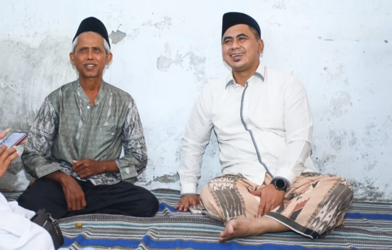 Wagub Jateng Gus Yasin Temui Guru Demak Didenda Rp 25 Juta Karena “Sandal Melayang”