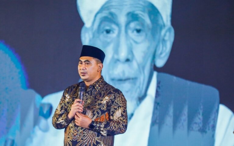 Mbah Maimoen Zubaer Raih Penghargaan Adiluhung, Taj Yasin: Cita-cita Beliau Menyatukan Keutuhan Bangsa