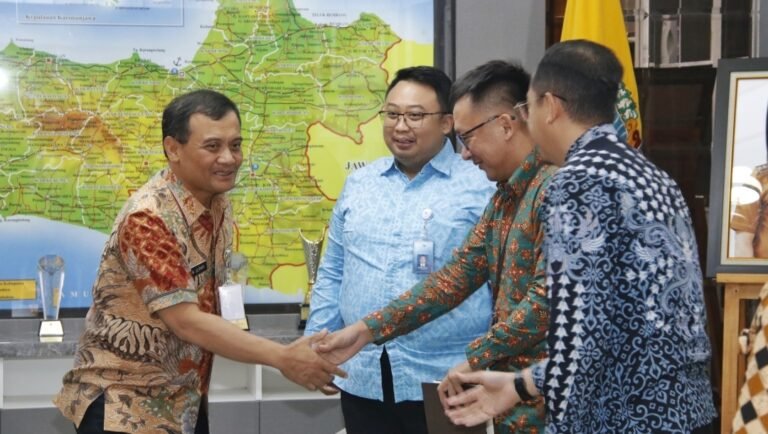 Garuda Indonesia Siap Bantu Ahmad Luthfi Promosikan Produk Wisata Jawa Tengah