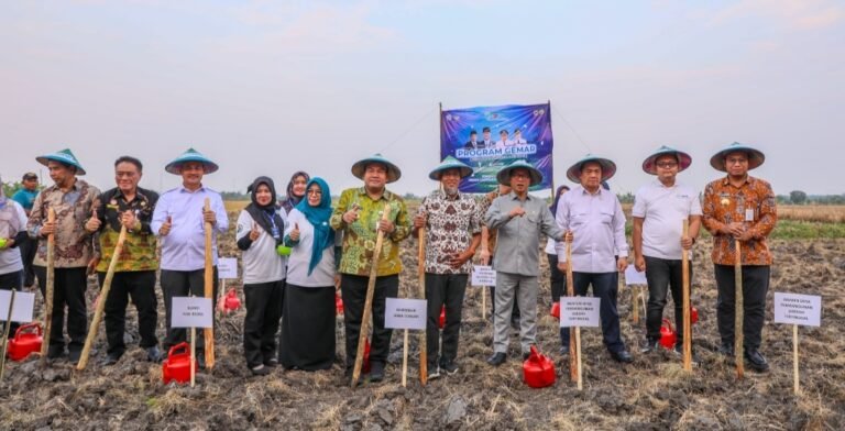 Sekda Jateng Luncurkan Program Gerakan Menanam Anti Rugi 