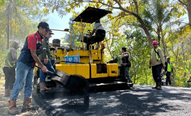 Gubernur Ahmad Luthfi Kebut Perbaikan Jalan di Jateng, Warga Senang dan Nyaman 