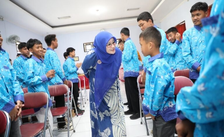 Saat Ning Nawal Berbagi Semangat dengan Anak Panti Sosial