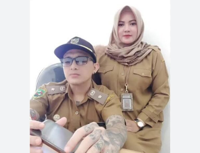 Siapa Sangka, Kades Hoho, Isterinya Juga Jadi Sekdes di Kantor Desa yang Sama 
