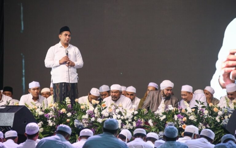 Di Hadapan Ribuan Jamaah New Shantika Bersholawat, Wagub Jateng Gus Yasin Ajak Jadikan Sholawat Tumbuhkan Perdamaian 
