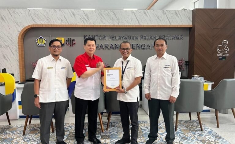 Kepala KPP Pratama Semarang Tengah Raih Penghargaan INTI Awards 2025 