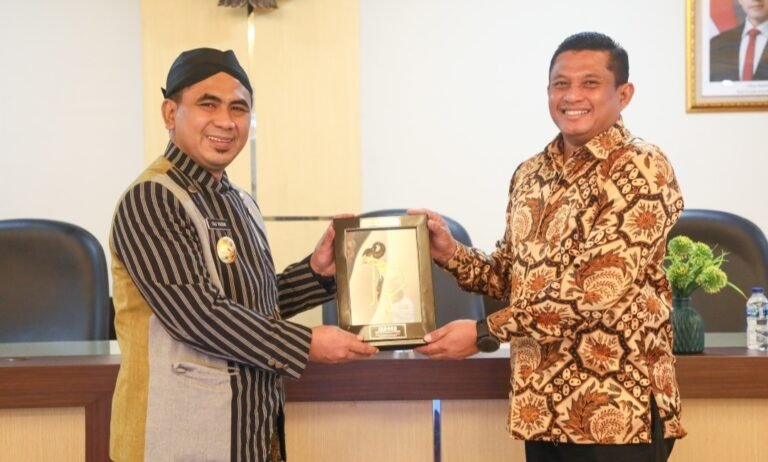 Wagub Ajak Pemda ‘Ngeroyok Bareng’ Backlog dan Rumah Tidak Layak Huni di Jawa Tengah