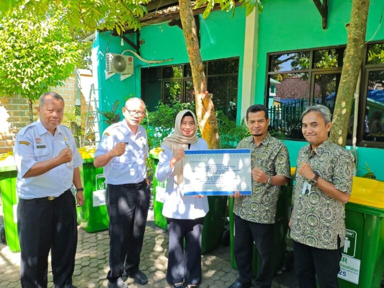 BPJS Kesehatan Serahkan Bantuan OSR ke Dinas Lingkungan Hidup