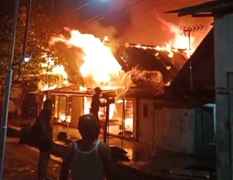 RUMAH TERBAKAR !!! Lima Orang Meninggal Dunia, Termasuk Seorang Ibu Hamil