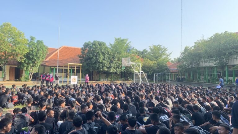 KPU Demak Gencar Edukasi Pemilih Pemula Lewat MPLS di Sekolah