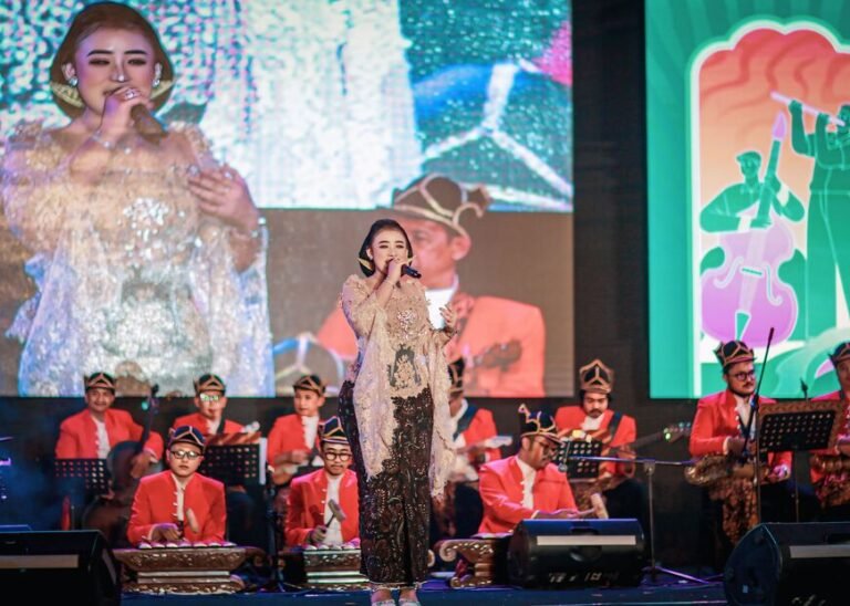 Memukau! Keroncong Bertabur Bintang di Benteng Vastenburg