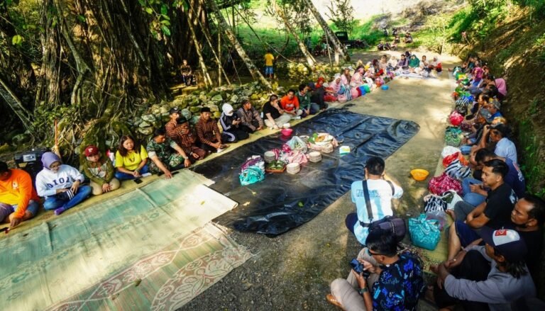 Warga Gelar Dawuhan Dandan Sendang Gambir