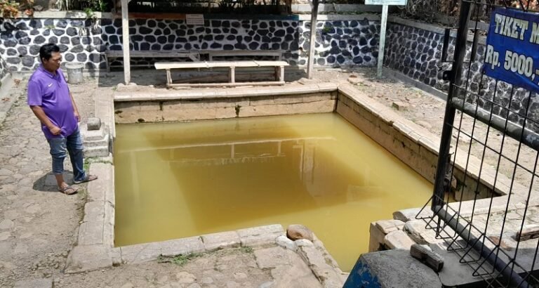 Menikmati ‘Tuah’ Pemandian Air Hangat Derekan Pringapus dari Situs Bersejarah
