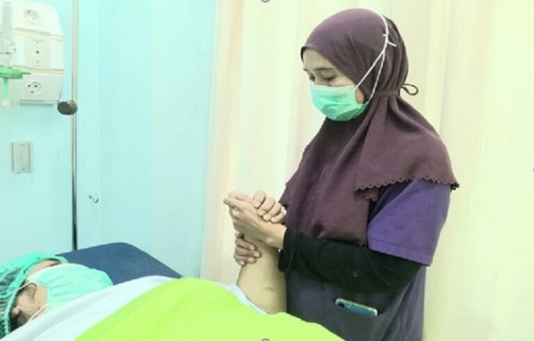 Mahasiswi UNW Ungaran Kembangkan Metode Healing Touch Atasi Kecemasan Pasien Operasi