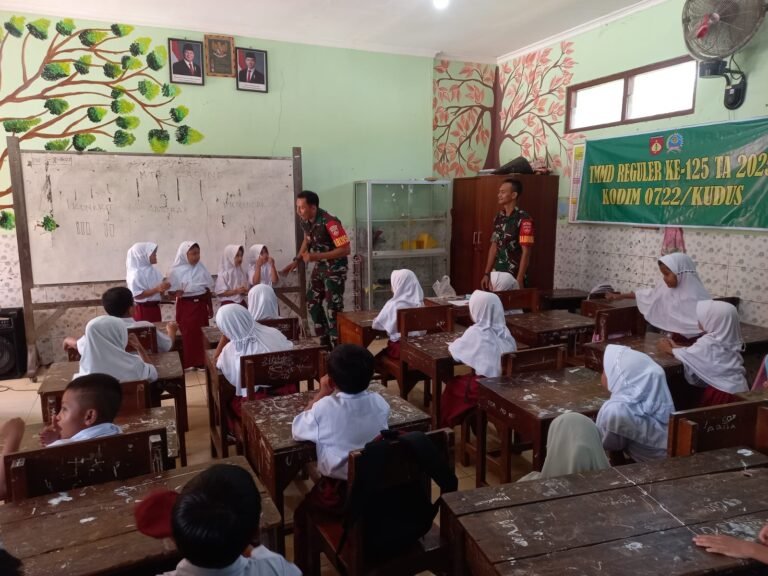 Siswa SD 2 Kandangmas Diajari Gasing Matematika
