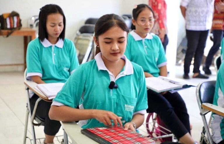 Hari Biru Cerita Calon Pekerja Migran dapat Pelatihan Gratis di BLK Pemprov Jateng