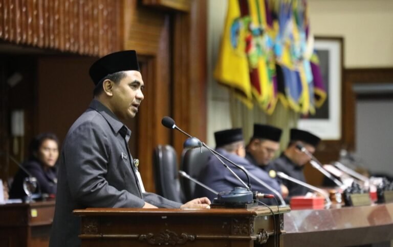 Sampaikan 10 Capaian di Depan DPRD, Wagub Jateng Ajak Superteam Bangun Jawa Tengah