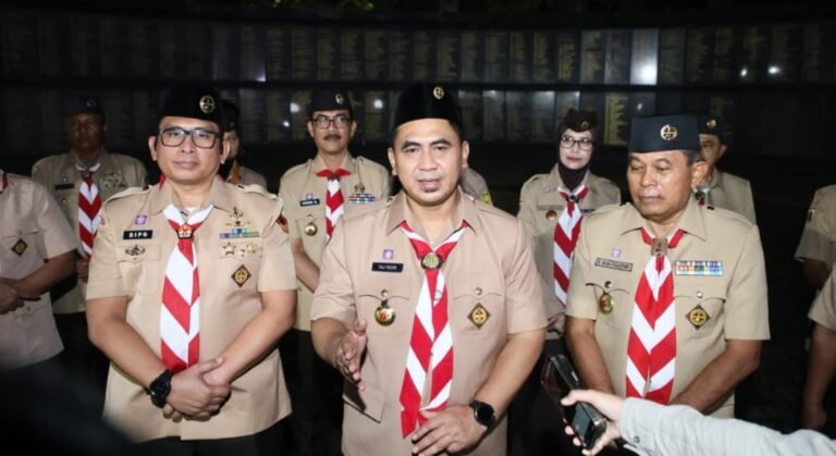 Wagub Jateng Taj Yasin Hadiri Renungan Pramuka di Taman Makam Giri Tunggal 