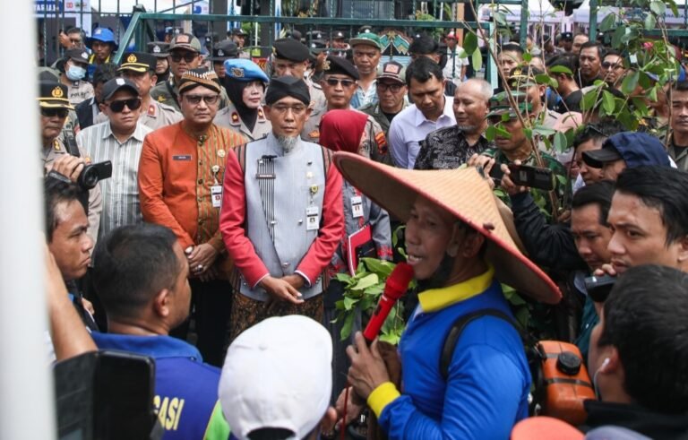 Sekda Jateng Temui Demo Petugas Irigasi di Halaman Kantor Gubernur, Ini Hasilnya