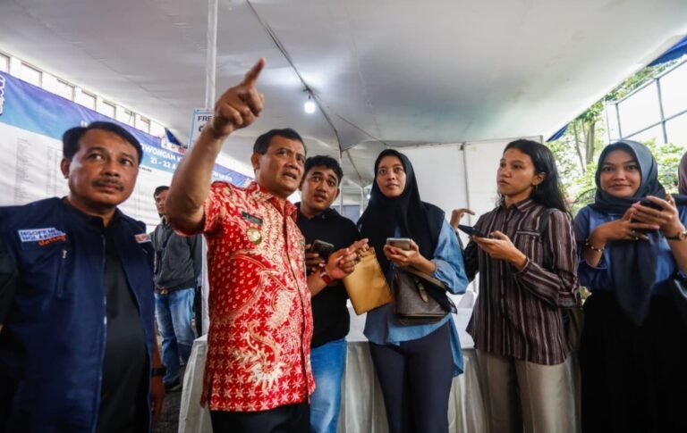 Job Fair Jawa Tengah Diikuti 43 Perusahaan, Disediakan 6.650 Lowongan Kerja, Ahmad Luthfi: Jateng Pusat Investasi  