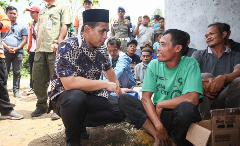 Sumur Meledak 3 Tewas di Blora, Wagub Jateng Salurkan Bantuan Rp180 Juta