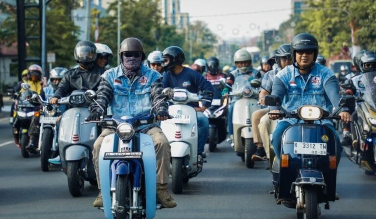Motoran Semarang-Demak, Ahmad Luthfi dan Taj Yasin Salurkan Bansos Kepada Warga Terdampak Rob